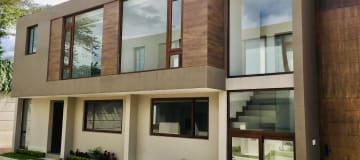 Venta casa a estrenar. En Conjunto. 3 dormitorios. Cumbayá Santa Inés. SC