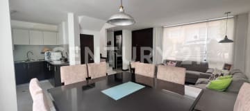 Casa de 3 pisos en conjunto residencial en Mirasierra