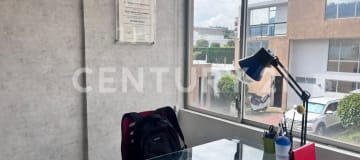 Casa de 3 pisos en conjunto residencial en Mirasierra