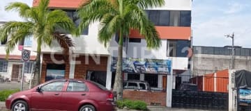 Edificio en Venta Tena Centro: 1105m², 3 pisos, suites y locales