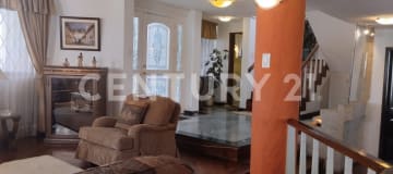 Casa amplia en renta con oficinas cerca de la Embajada Americana