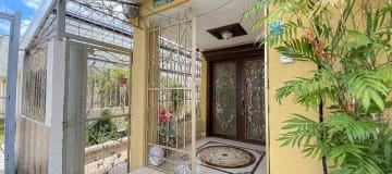 CASA EN VENTA ESQ. EN SAUCES 2 CON ASCENSOR