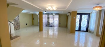 CASA EN VENTA ESQ. EN SAUCES 2 CON ASCENSOR