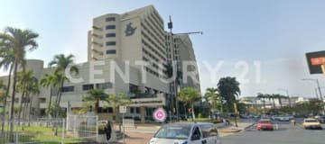 Parqueo techado en Centro Empresarial Las Cámaras - $15,000