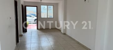 Casa esquinera en conjunto residencial con piscina y club social