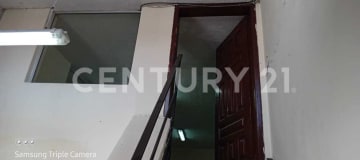 Bodega y oficinas en edificio de 4 pisos con taller industrial