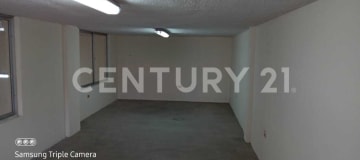 Bodega y oficinas en edificio de 4 pisos con taller industrial
