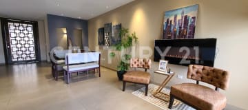 Casa versátil residencial/comercial en Sta. Cecilia con 3 unidades