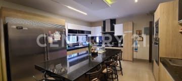 Casa versátil residencial/comercial en Sta. Cecilia con 3 unidades