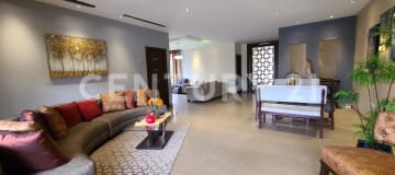 Casa versátil residencial/comercial en Sta. Cecilia con 3 unidades