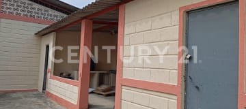 Galpón industrial con bodega y parqueo para camiones