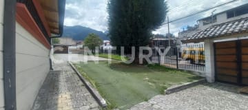 Terreno 2633m² en La Gasca: uso residencial con potencial de 6 pisos