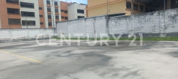 Terreno 2633m² en La Gasca: uso residencial con potencial de 6 pisos