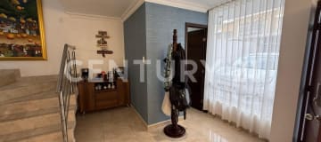 Casa familiar con terraza y jacuzzi en zona tranquila
