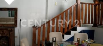 Hogar con piscina privada, 230 m² y suites amplias