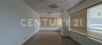Oficinas en 98m² con 2 parqueos y ascensor en primer piso
