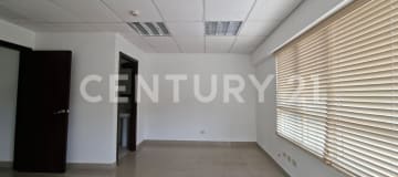 Oficinas en 98m² con 2 parqueos y ascensor en primer piso