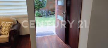 Casa en conjunto con guardianía - 3 pisos - $95,000