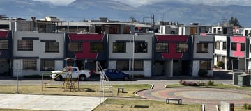 Se vende casa en Calderón en conjunto privado con piscina - $75.000
