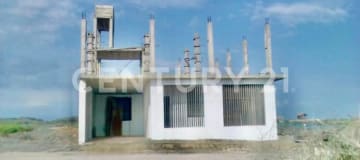 Terreno con casa en obra gris, vista al mar en Playas