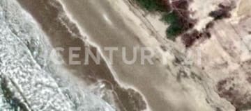 Terreno con casa en obra gris, vista al mar en Playas