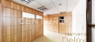 Oficina 70m² en Parque Colón: 4 espacios, parqueo y $750 + IVA
