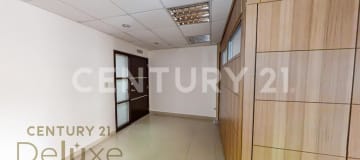 Oficina 70m² en Parque Colón: 4 espacios, parqueo y $750 + IVA
