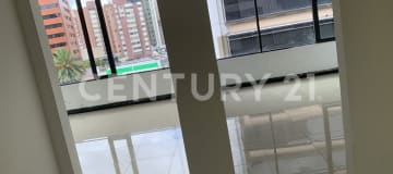 Oficina 258m² en zona corporativa con 4 parqueaderos - Oportunidad