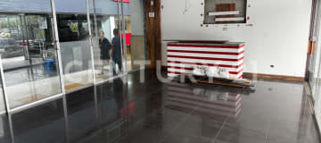 Local comercial 195m² frente a Mall del Sol - $2000 + IVA