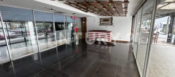 Local comercial 195m² frente a Mall del Sol - $2000 + IVA