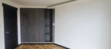 Venta Departamento 3 dormitorios 2 garajes, cerca Hotel Savoy Inn, vista panorámica, 130 m² GB.