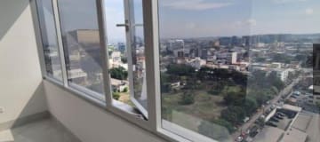 Oficina en alquiler de 43m2 con parqueo, Edificio Millenium, Kennedy Norte ER