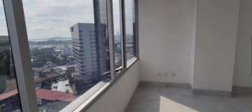 Oficina en alquiler de 43m2 con parqueo, Edificio Millenium, Kennedy Norte ER