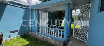 Casa familiar en Conocoto - 4 dormitorios y áreas verdes