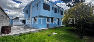 Casa familiar en Conocoto - 4 dormitorios y áreas verdes