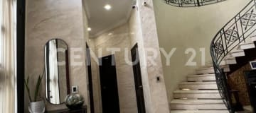 Casa amoblada esquinera en Estancias del Río, Samborondón - 600m²