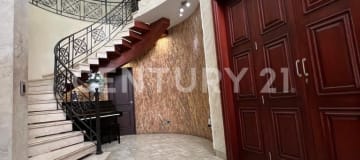 Casa amoblada esquinera en Estancias del Río, Samborondón - 600m²