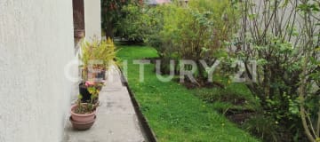 Casa con terreno de 580m² en urbanización con seguridad 24h