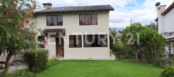Casa con terreno de 580m² en urbanización con seguridad 24h