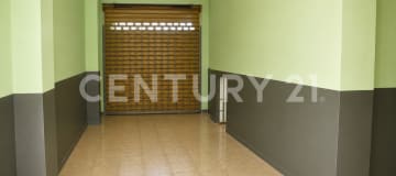 Propiedad con 3 departamentos y local comercial en centro sur