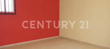 Propiedad con 3 departamentos y local comercial en centro sur