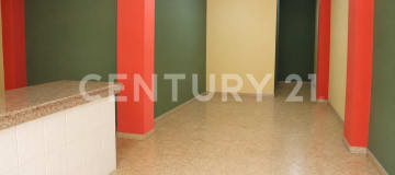 Propiedad con 3 departamentos y local comercial en centro sur