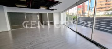 Local comercial en La Coruña, Quito - 294m² + 6 parqueaderos