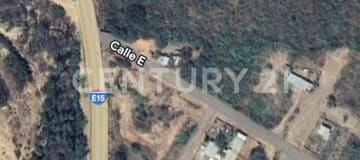 Terreno 2,655m² en calle principal de Puerto López