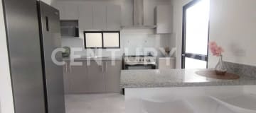 Invierte en casa con patio en KM 14 Av. León Febres Cordero - Precio fijo