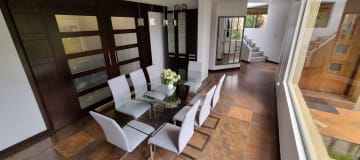 VENTA CASA - 3 DORMITORIOS - ESTUDIO - CUMBAYA