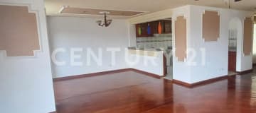 Casa rentera en venta, 2 deptos, 4 parqueaderos, jacuzzi