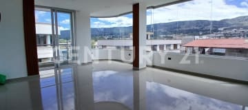 Oficinas en Conocoto: ubicación comercial estratégica