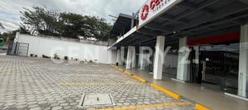 Local comercial 180m² en plaza estratégica Tumbaco-Cumbayá