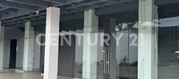 Local comercial 180m² en plaza estratégica Tumbaco-Cumbayá